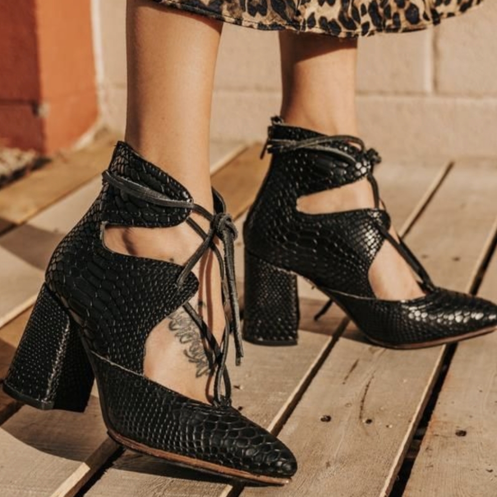FreeBird Joyce size 6 Black SnakeSkin Bootie